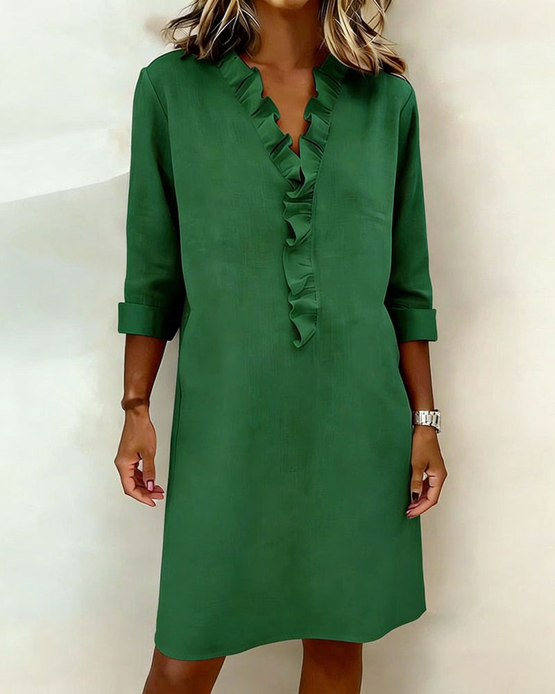 Remy — Abito a balze con scollatura a V in un colore uniforme