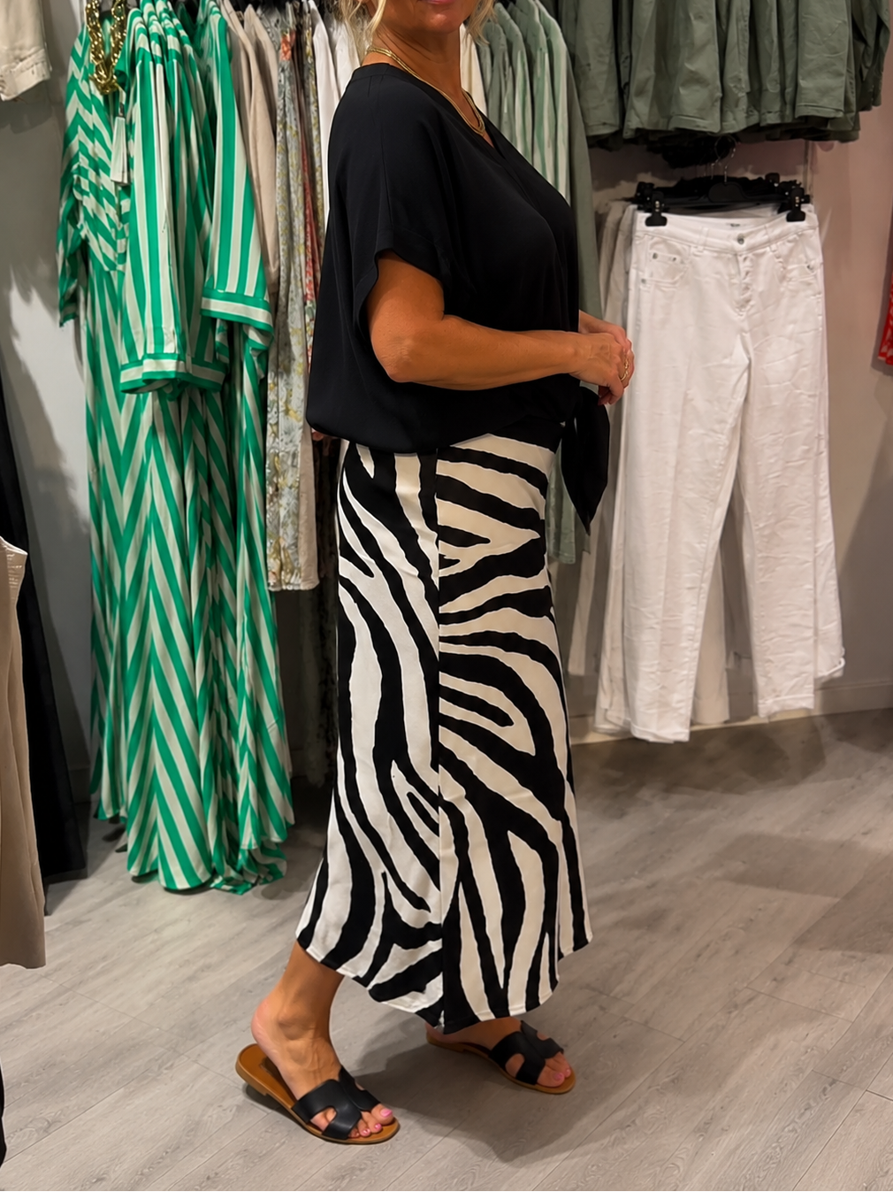 Zebrina — Blusa con Fiocco e Set di Gonna Midi a Stampa Zebra