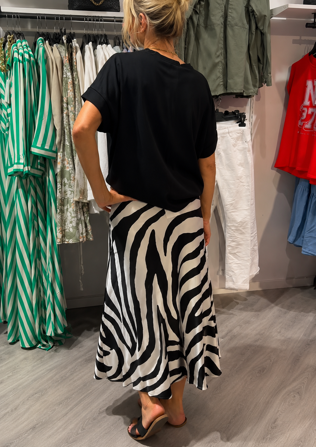 Zebrina — Blusa con Fiocco e Set di Gonna Midi a Stampa Zebra